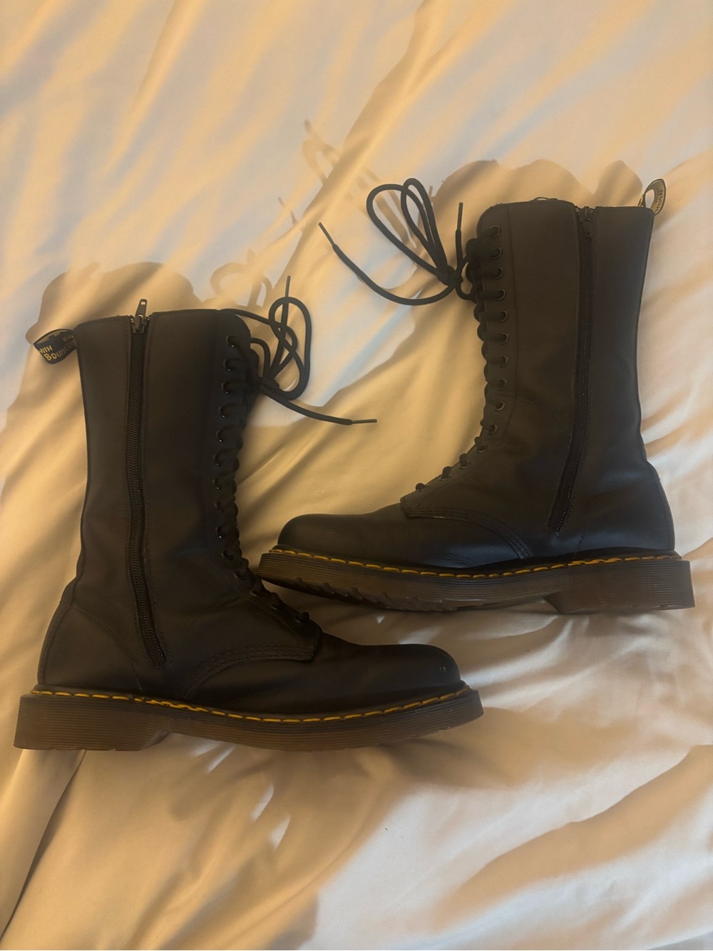 Dr martens angle wings boots women’s US 10 - Picture 2 of 6